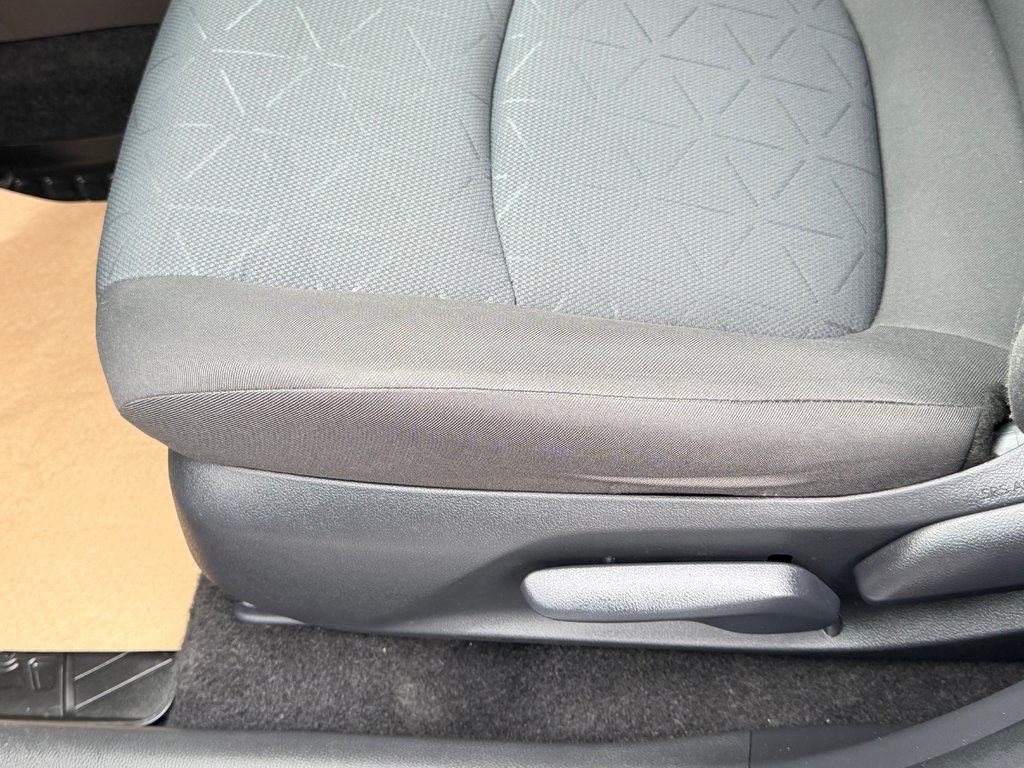 2025 Toyota RAV4 LE AWD / MAGS / HITCH / AUBAINE !! / in Thetford Mines, Quebec - 27 - w1024h768px