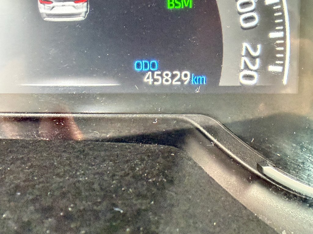 2025 Toyota RAV4 LE AWD / MAGS / HITCH / AUBAINE !! / in Thetford Mines, Quebec - 34 - w1024h768px
