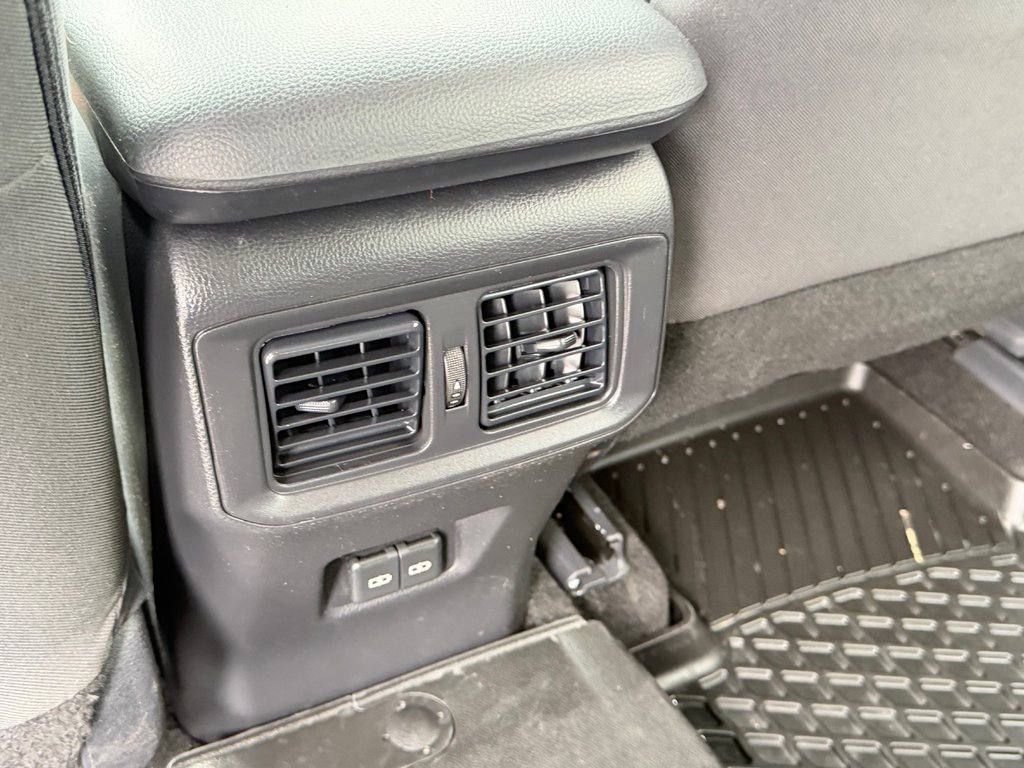 2025 Toyota RAV4 LE AWD / MAGS / HITCH / AUBAINE !! / in Thetford Mines, Quebec - 46 - w1024h768px