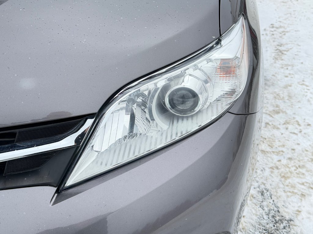 2020 Toyota SIENNA LE AWD LE AWD / FAIBLE KILOMETRAGE / 7 PASSAGERS in Thetford Mines, Quebec - 10 - w1024h768px