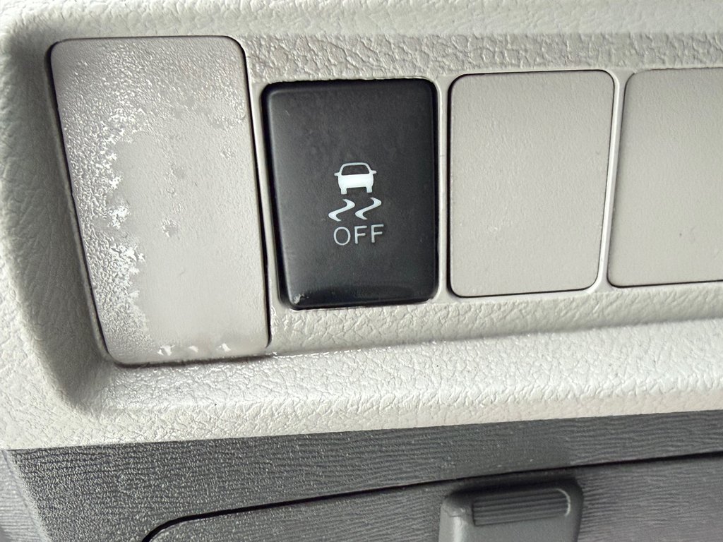 2020 Toyota SIENNA LE AWD LE AWD / FAIBLE KILOMETRAGE / 7 PASSAGERS in Thetford Mines, Quebec - 33 - w1024h768px