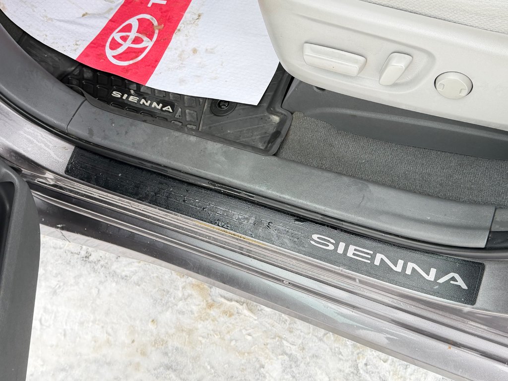 2020 Toyota SIENNA LE AWD LE AWD / FAIBLE KILOMETRAGE / 7 PASSAGERS in Thetford Mines, Quebec - 30 - w1024h768px