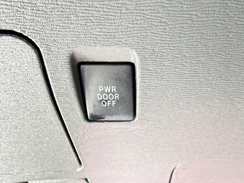 2020 Toyota SIENNA LE AWD LE AWD / FAIBLE KILOMETRAGE / 7 PASSAGERS in Thetford Mines, Quebec - 34 - w1024h768px