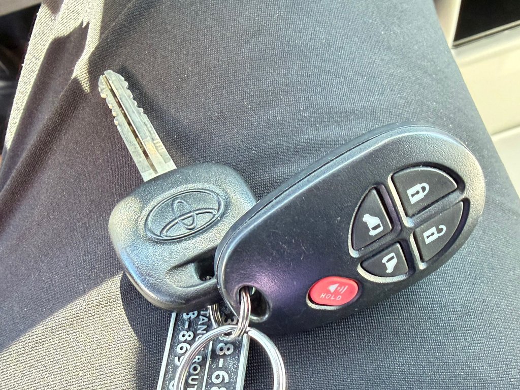 2020 Toyota SIENNA LE AWD LE AWD / FAIBLE KILOMETRAGE / 7 PASSAGERS in Thetford Mines, Quebec - 54 - w1024h768px
