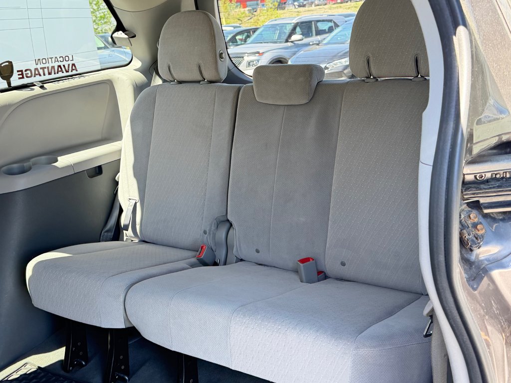 2020 Toyota SIENNA LE AWD LE AWD / FAIBLE KILOMETRAGE / 7 PASSAGERS in Thetford Mines, Quebec - 58 - w1024h768px