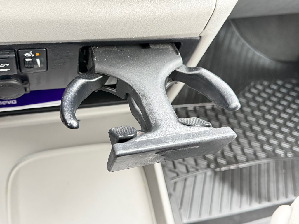 2020 Toyota SIENNA LE AWD LE AWD / FAIBLE KILOMETRAGE / 7 PASSAGERS in Thetford Mines, Quebec - 48 - w1024h768px