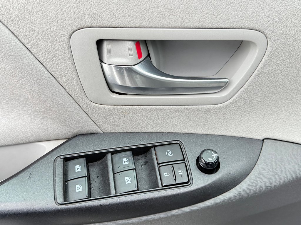 2020 Toyota SIENNA LE AWD LE AWD / FAIBLE KILOMETRAGE / 7 PASSAGERS in Thetford Mines, Quebec - 27 - w1024h768px