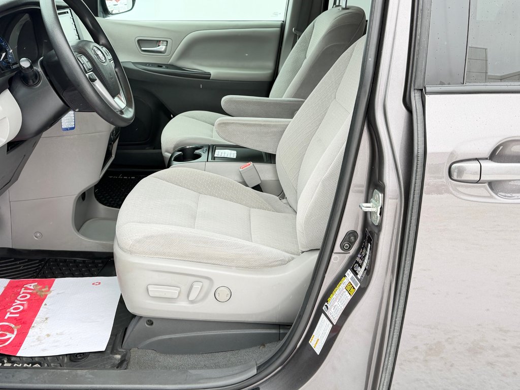 2020 Toyota SIENNA LE AWD LE AWD / FAIBLE KILOMETRAGE / 7 PASSAGERS in Thetford Mines, Quebec - 29 - w1024h768px