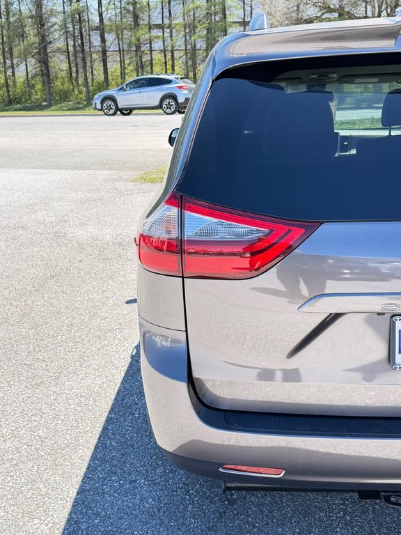 2020 Toyota SIENNA LE AWD LE AWD / FAIBLE KILOMETRAGE / 7 PASSAGERS in Thetford Mines, Quebec - 19 - w1024h768px