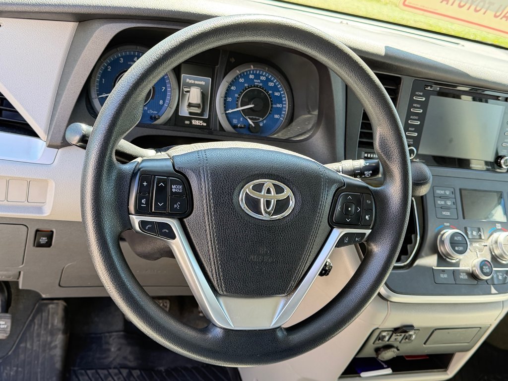2020 Toyota SIENNA LE AWD LE AWD / FAIBLE KILOMETRAGE / 7 PASSAGERS in Thetford Mines, Quebec - 33 - w1024h768px