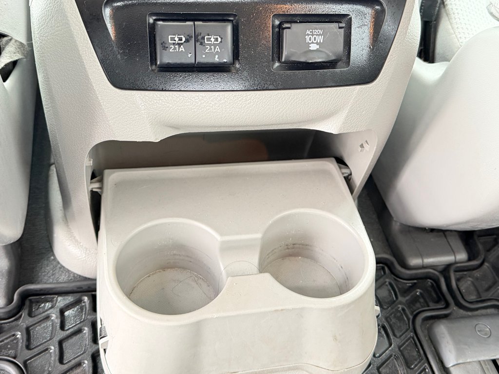 2020 Toyota SIENNA LE AWD LE AWD / FAIBLE KILOMETRAGE / 7 PASSAGERS in Thetford Mines, Quebec - 58 - w1024h768px