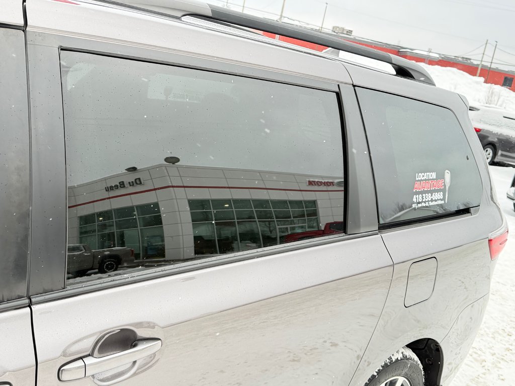 2020 Toyota SIENNA LE AWD LE AWD / FAIBLE KILOMETRAGE / 7 PASSAGERS in Thetford Mines, Quebec - 18 - w1024h768px