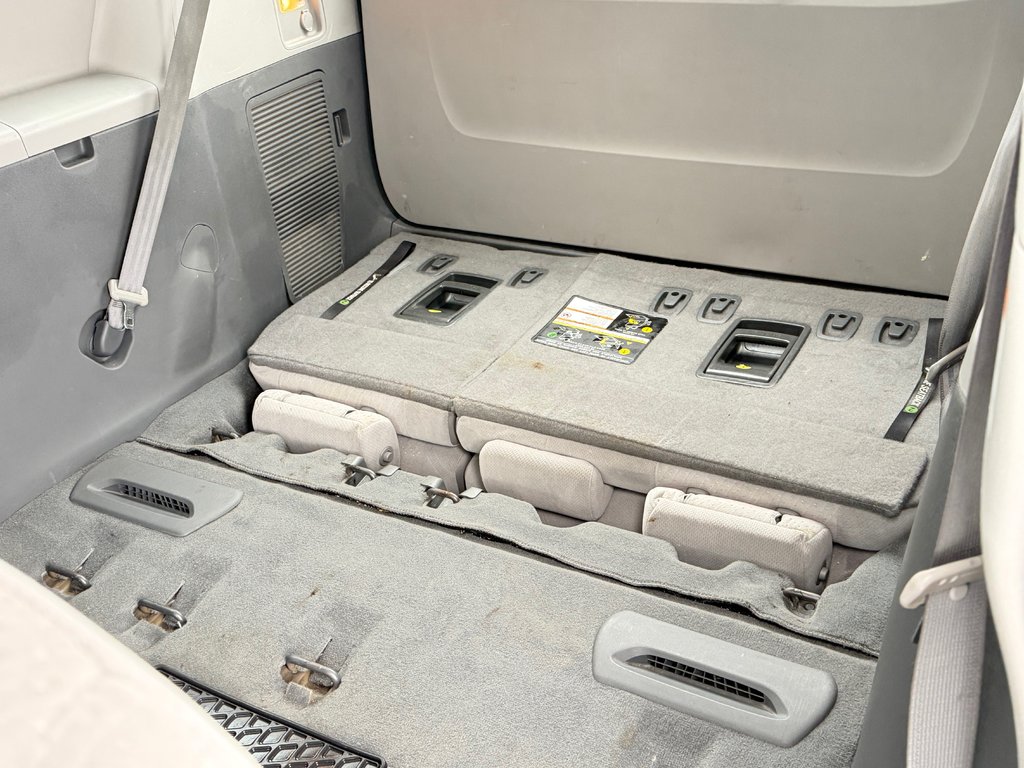 2020 Toyota SIENNA LE AWD LE AWD / FAIBLE KILOMETRAGE / 7 PASSAGERS in Thetford Mines, Quebec - 59 - w1024h768px