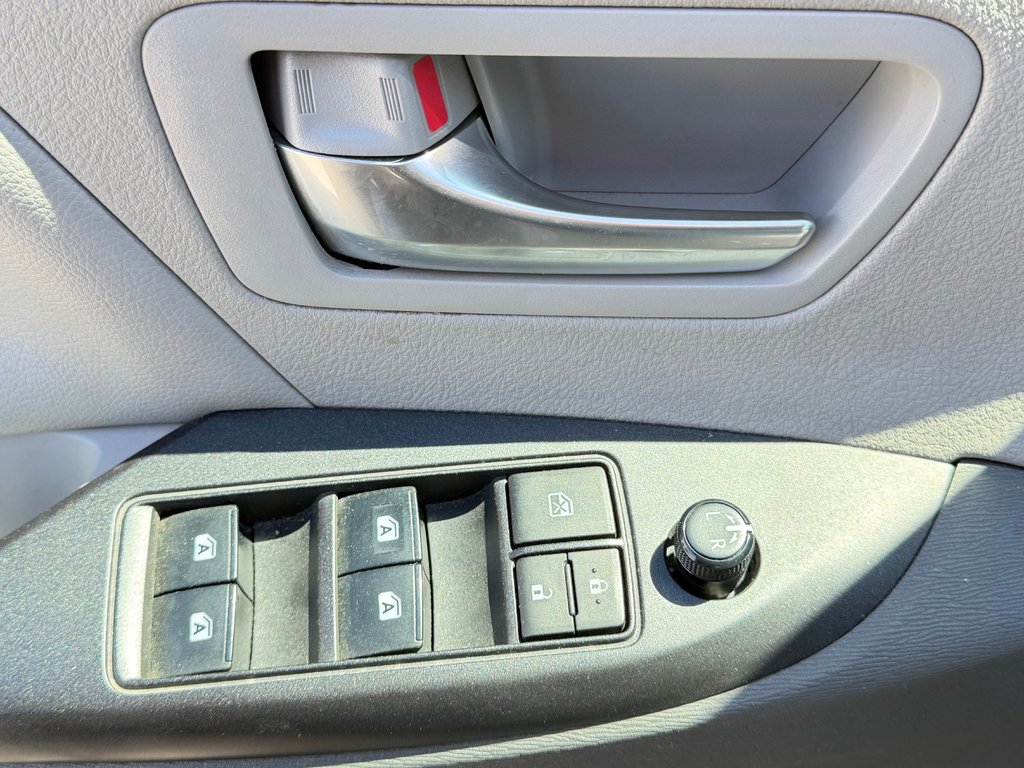2020 Toyota SIENNA LE AWD LE AWD / FAIBLE KILOMETRAGE / 7 PASSAGERS in Thetford Mines, Quebec - 28 - w1024h768px