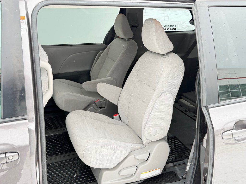2020 Toyota SIENNA LE AWD LE AWD / FAIBLE KILOMETRAGE / 7 PASSAGERS in Thetford Mines, Quebec - 57 - w1024h768px