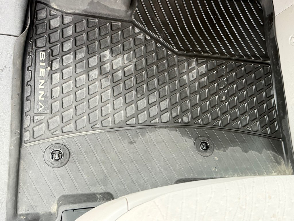 2020 Toyota SIENNA LE AWD LE AWD / FAIBLE KILOMETRAGE / 7 PASSAGERS in Thetford Mines, Quebec - 36 - w1024h768px