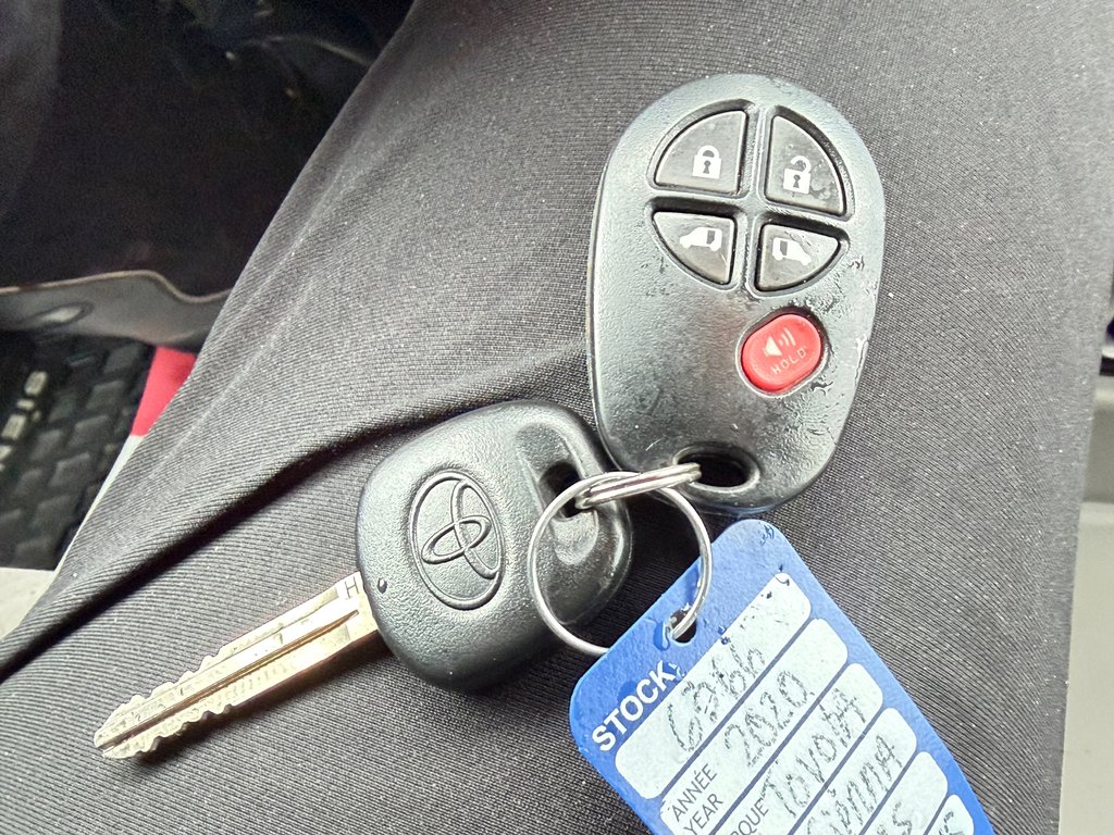 2020 Toyota SIENNA LE AWD LE AWD / FAIBLE KILOMETRAGE / 7 PASSAGERS in Thetford Mines, Quebec - 56 - w1024h768px