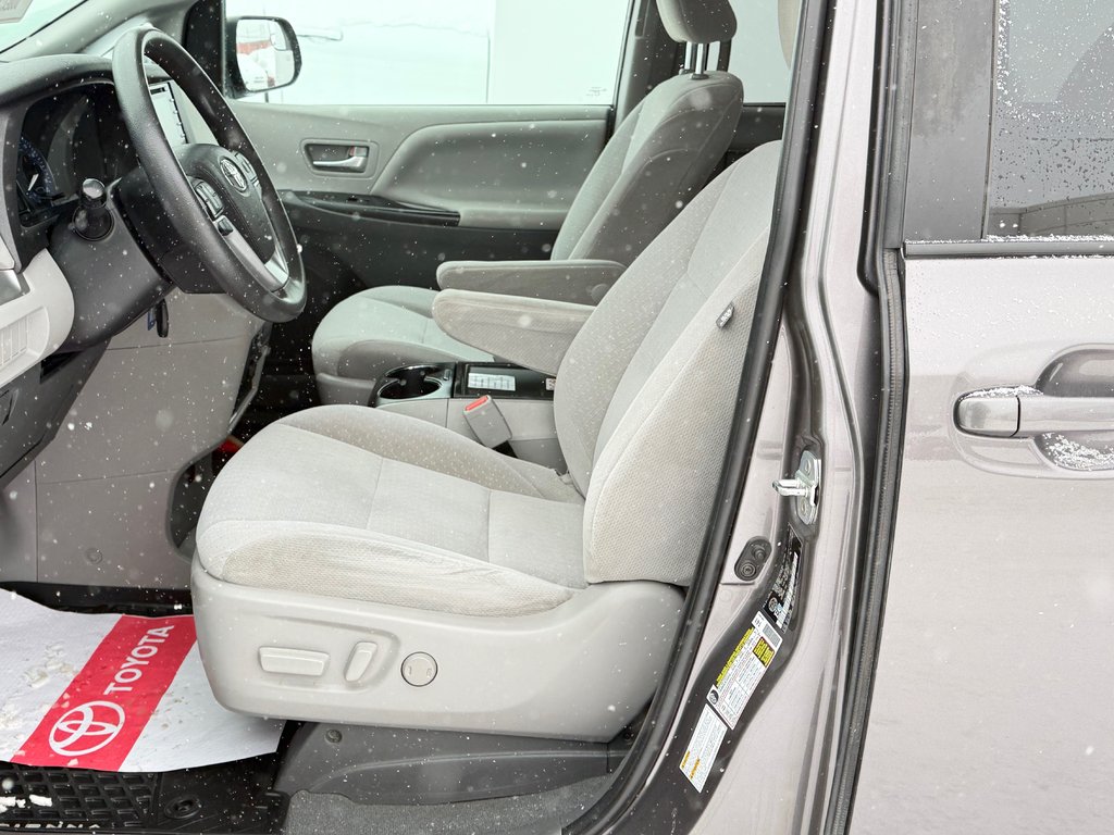 2020 Toyota SIENNA LE AWD AWD / INSPECTÉ / MÉCANIQUE A1 / WOW / in Thetford Mines, Quebec - 27 - w1024h768px