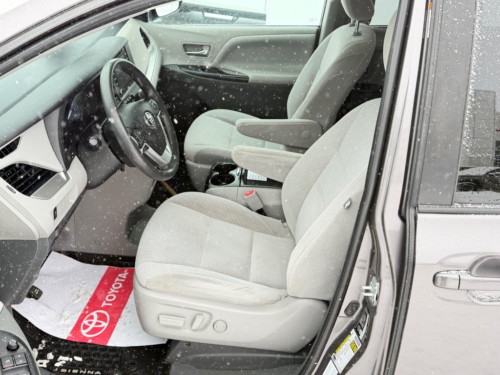 2020 Toyota SIENNA LE AWD AWD / INSPECTÉ / MÉCANIQUE A1 / WOW / in Thetford Mines, Quebec - 26 - w1024h768px