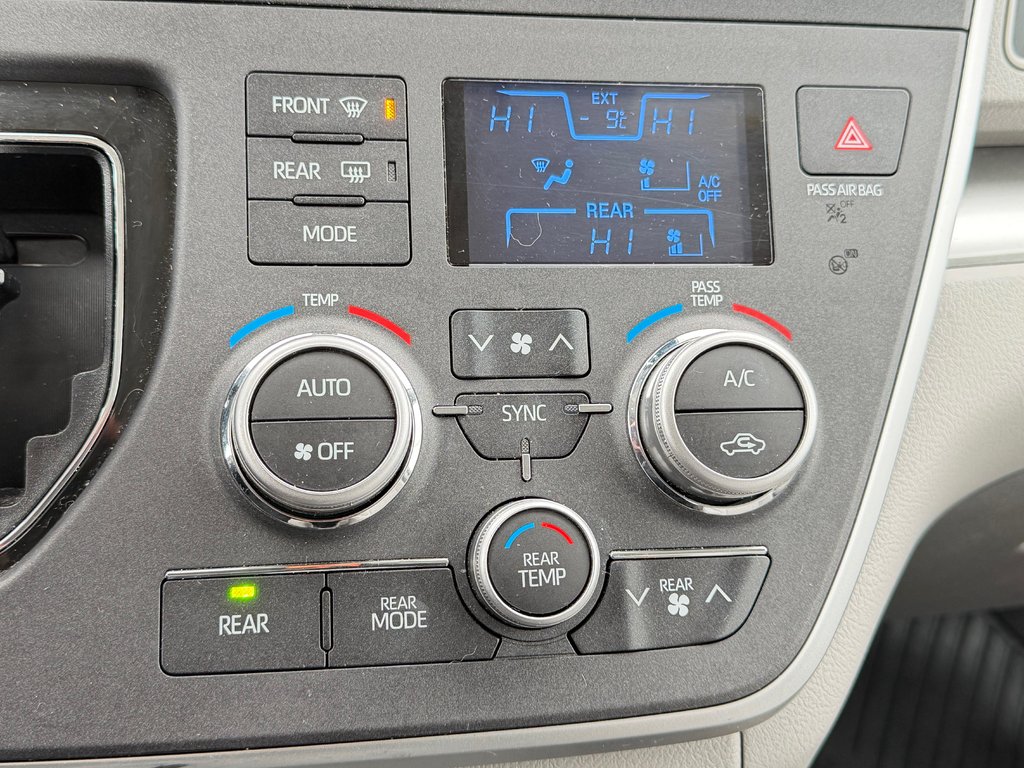 2020 Toyota SIENNA LE AWD AWD / INSPECTÉ / MÉCANIQUE A1 / WOW / in Thetford Mines, Quebec - 43 - w1024h768px