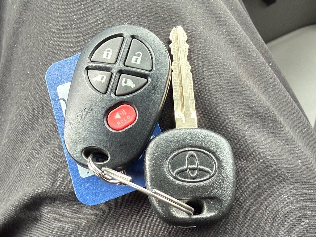 2020 Toyota SIENNA LE AWD AWD / INSPECTÉ / MÉCANIQUE A1 / WOW / in Thetford Mines, Quebec - 53 - w1024h768px