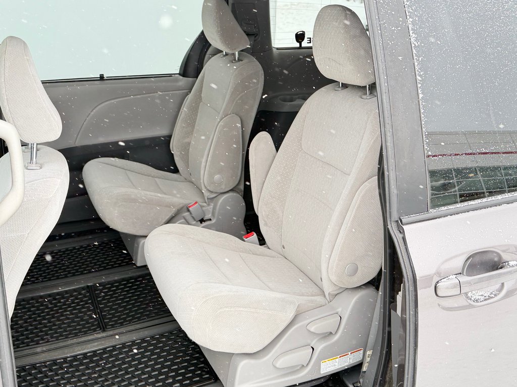 2020 Toyota SIENNA LE AWD AWD / INSPECTÉ / MÉCANIQUE A1 / WOW / in Thetford Mines, Quebec - 54 - w1024h768px