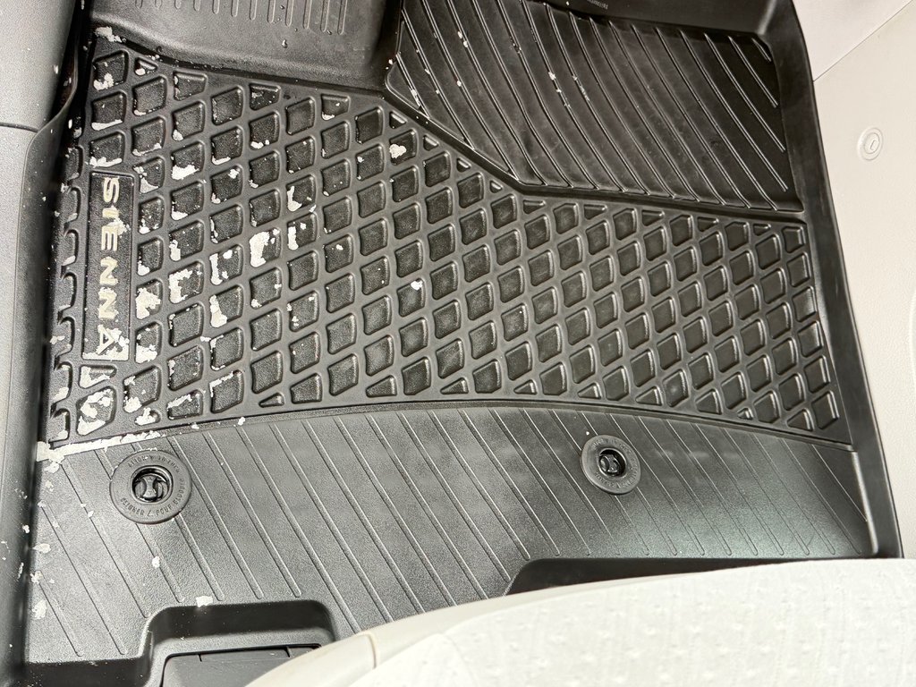 2020 Toyota SIENNA LE AWD AWD / INSPECTÉ / MÉCANIQUE A1 / WOW / in Thetford Mines, Quebec - 33 - w1024h768px