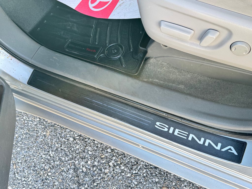 Toyota Sienna XLE / AWD / INSPECTÉ / INT : CUIR / TOIT OUVRANT 2015 à Thetford Mines, Québec - 31 - w1024h768px