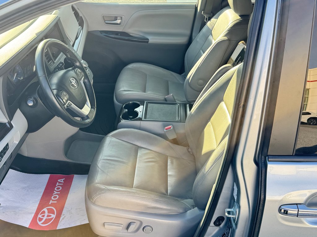 Toyota Sienna XLE / AWD / INSPECTÉ / INT : CUIR / TOIT OUVRANT 2015 à Thetford Mines, Québec - 29 - w1024h768px