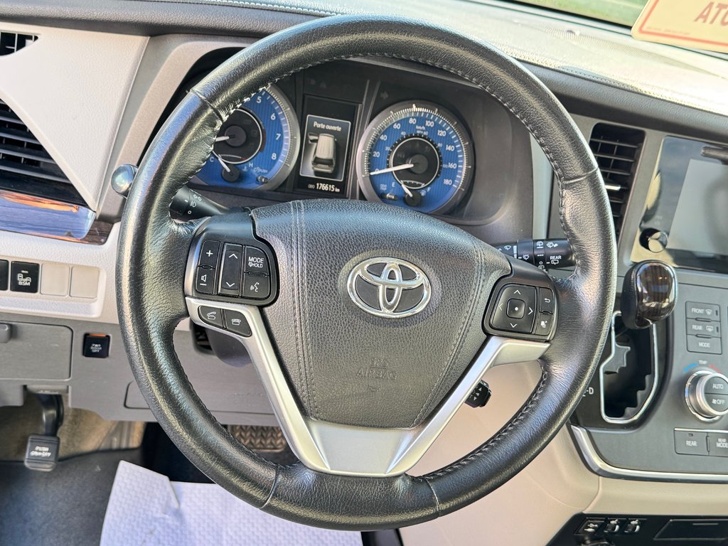 Toyota Sienna XLE / AWD / INSPECTÉ / INT : CUIR / TOIT OUVRANT 2015 à Thetford Mines, Québec - 37 - w1024h768px