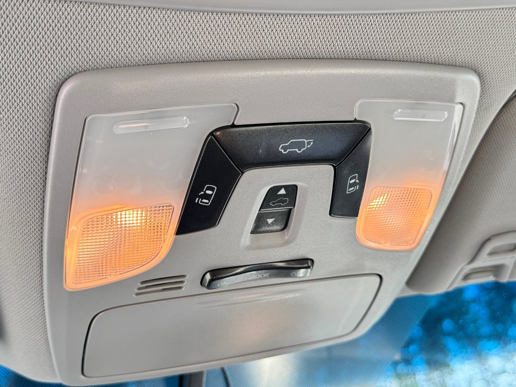Toyota Sienna XLE / AWD / INSPECTÉ / INT : CUIR / TOIT OUVRANT 2015 à Thetford Mines, Québec - 56 - w1024h768px