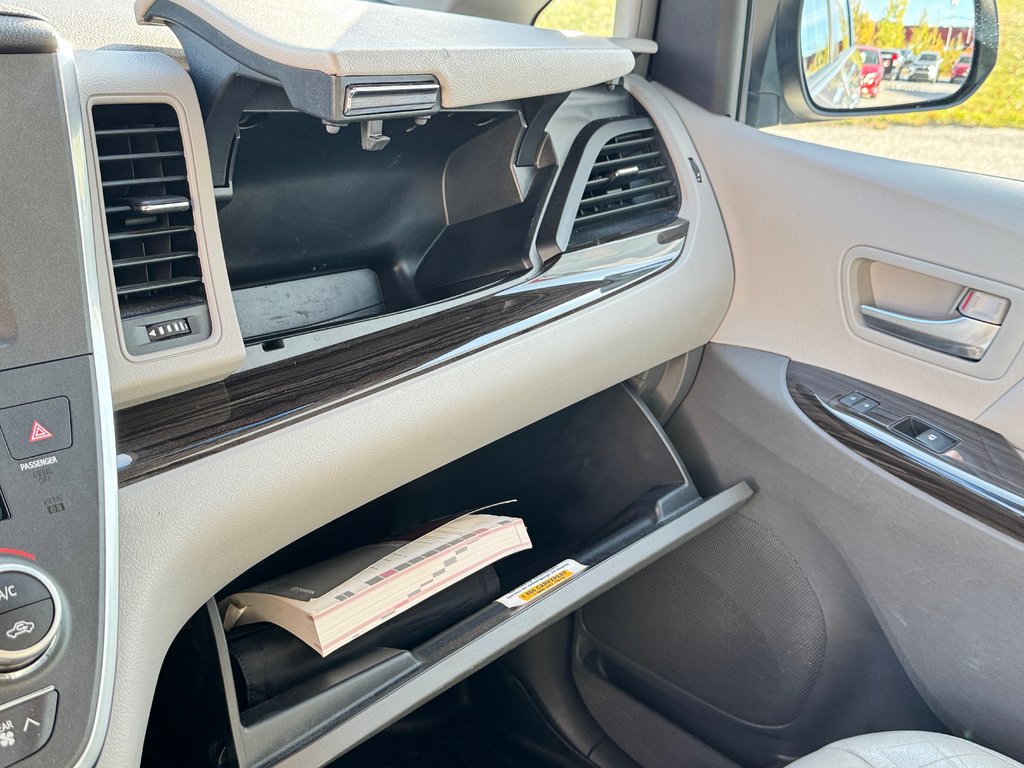 Toyota Sienna XLE / AWD / INSPECTÉ / INT : CUIR / TOIT OUVRANT 2015 à Thetford Mines, Québec - 53 - w1024h768px