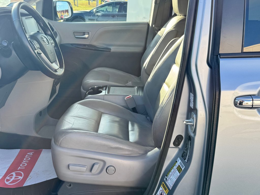 Toyota Sienna XLE / AWD / INSPECTÉ / INT : CUIR / TOIT OUVRANT 2015 à Thetford Mines, Québec - 30 - w1024h768px
