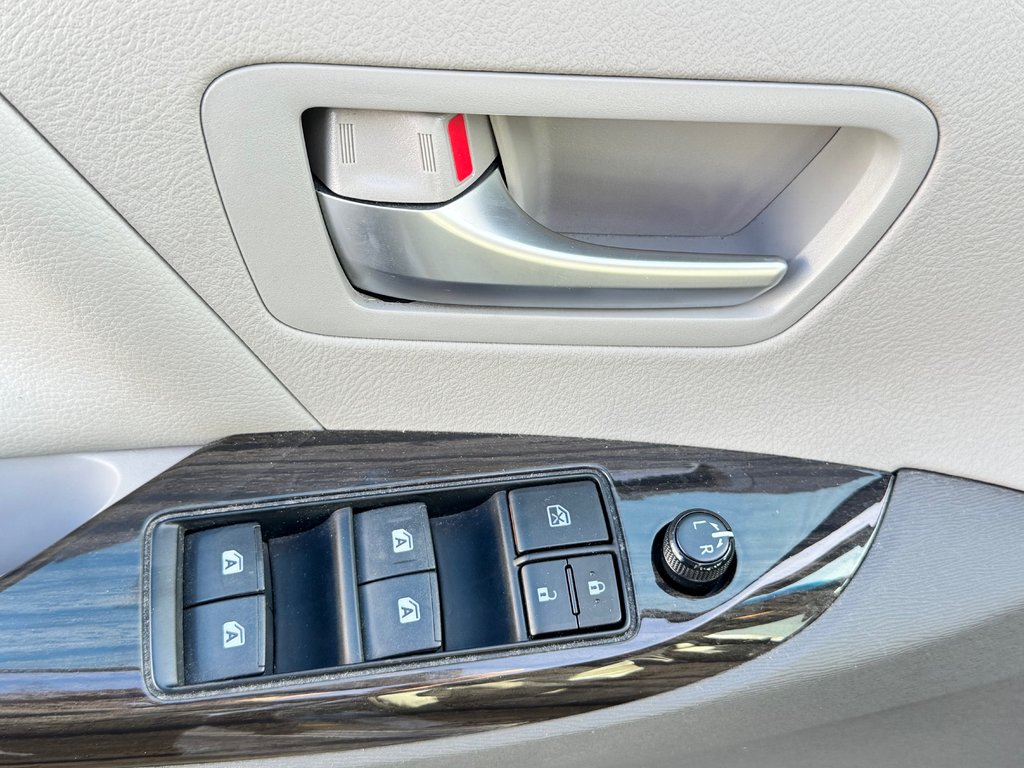 Toyota Sienna XLE / AWD / INSPECTÉ / INT : CUIR / TOIT OUVRANT 2015 à Thetford Mines, Québec - 28 - w1024h768px