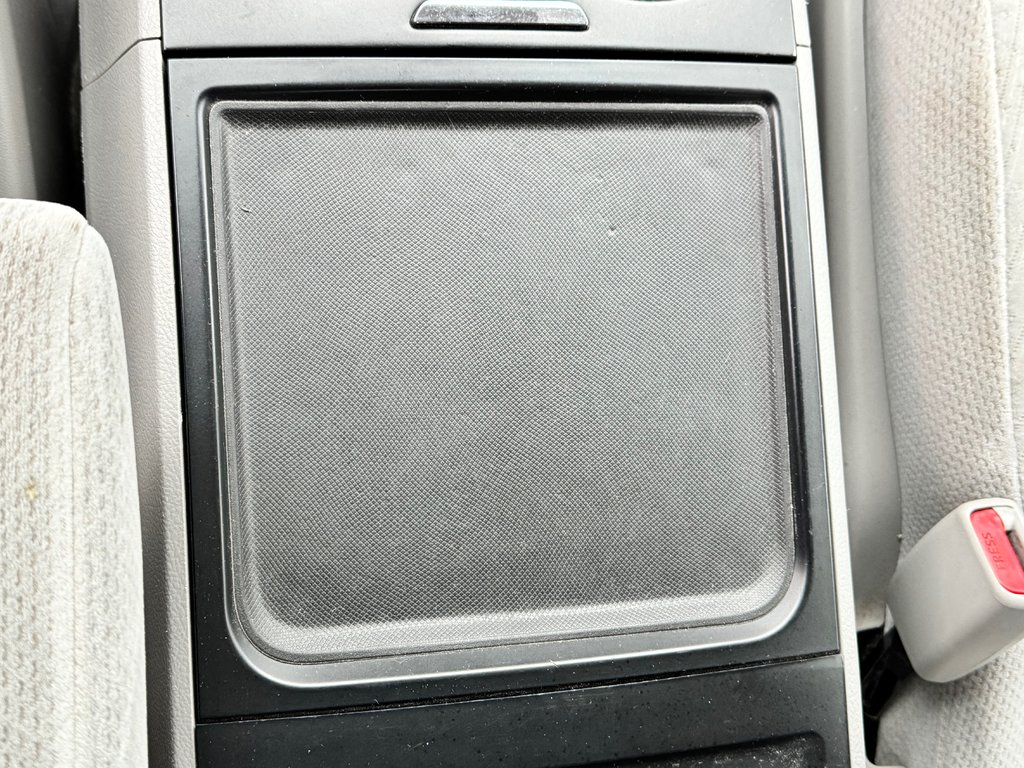 2016 Toyota Sienna LE 8 PLACES / HYPER PROPRE / BIEN ENTRETENU / in Thetford Mines, Quebec - 51 - w1024h768px