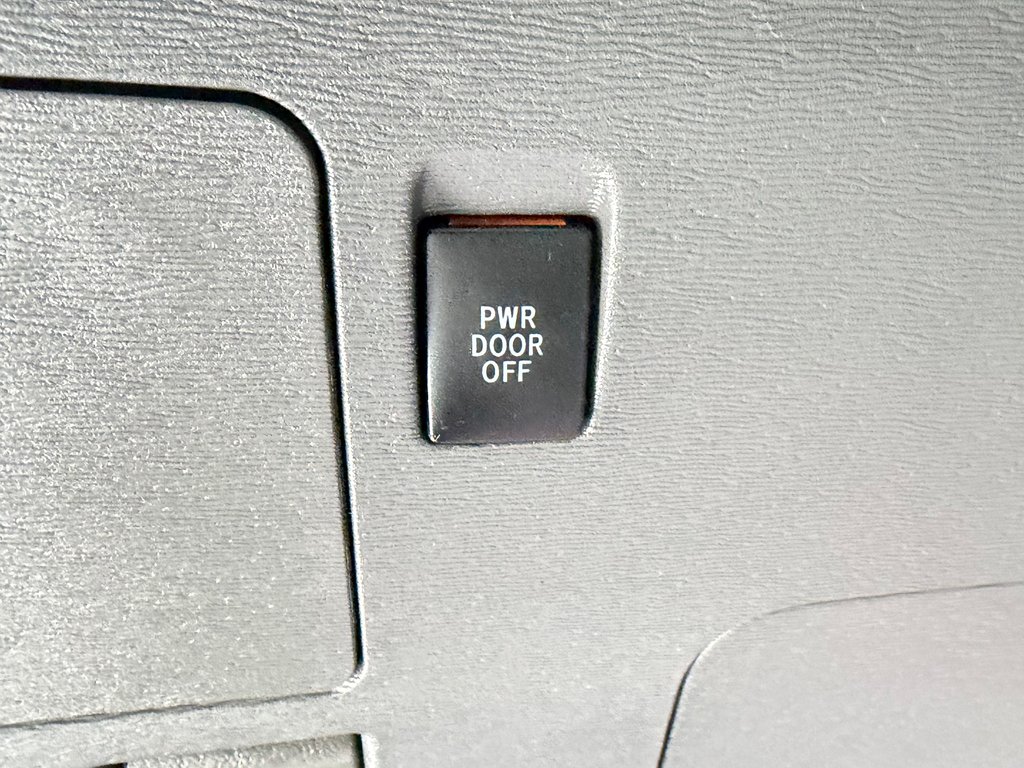 2016 Toyota Sienna LE 8 PLACES / HYPER PROPRE / BIEN ENTRETENU / in Thetford Mines, Quebec - 37 - w1024h768px