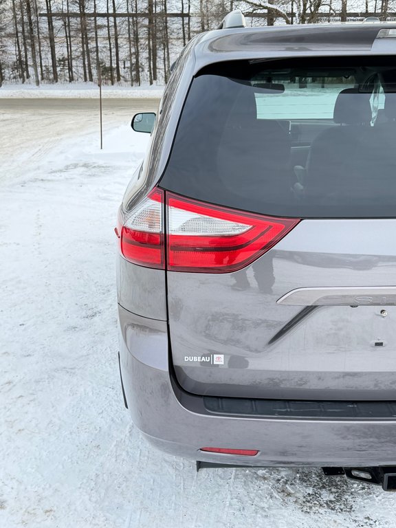 2016 Toyota Sienna LE 8 PLACES / HYPER PROPRE / BIEN ENTRETENU / in Thetford Mines, Quebec - 22 - w1024h768px