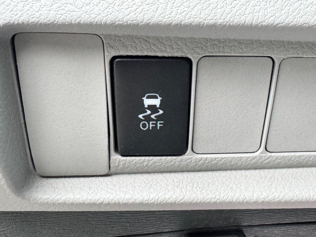 2016 Toyota Sienna LE 8 PLACES / HYPER PROPRE / BIEN ENTRETENU / in Thetford Mines, Quebec - 33 - w1024h768px