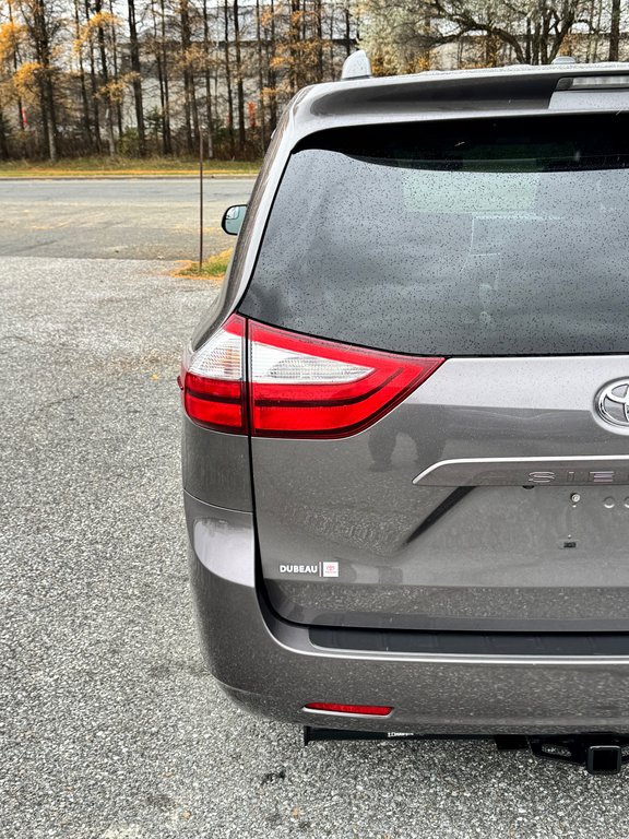 2016 Toyota Sienna LE 8 PLACES / HYPER PROPRE / BIEN ENTRETENU / in Thetford Mines, Quebec - 19 - w1024h768px