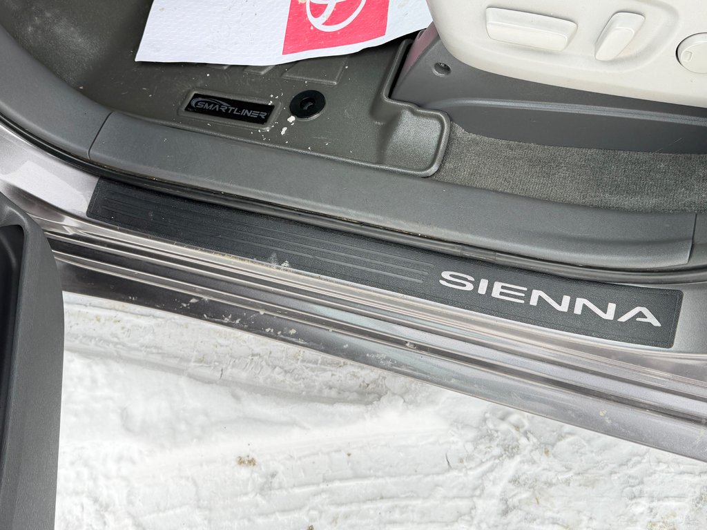 2016 Toyota Sienna LE 8 PLACES / HYPER PROPRE / BIEN ENTRETENU / in Thetford Mines, Quebec - 33 - w1024h768px