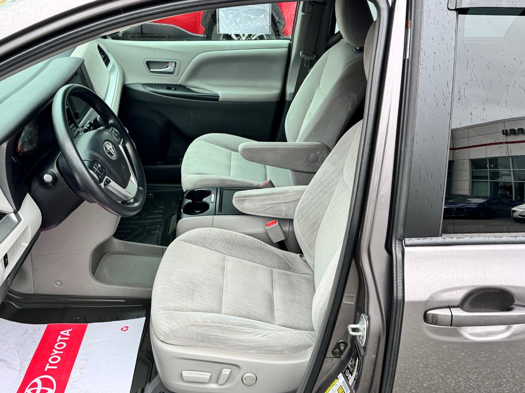 2016 Toyota Sienna LE 8 PLACES / HYPER PROPRE / BIEN ENTRETENU / in Thetford Mines, Quebec - 28 - w1024h768px
