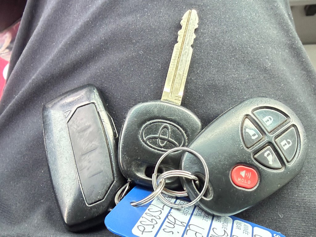 2016 Toyota Sienna LE 8 PLACES / HYPER PROPRE / BIEN ENTRETENU / in Thetford Mines, Quebec - 59 - w1024h768px