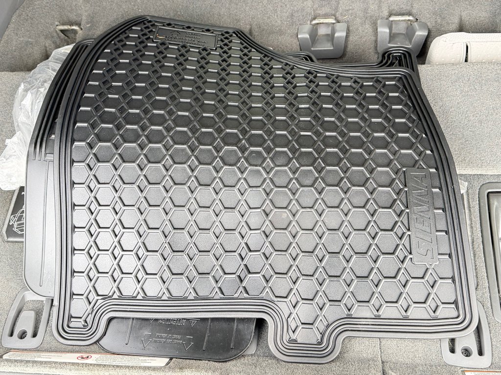 2016 Toyota Sienna LE 8 PLACES / HYPER PROPRE / BIEN ENTRETENU / in Thetford Mines, Quebec - 66 - w1024h768px