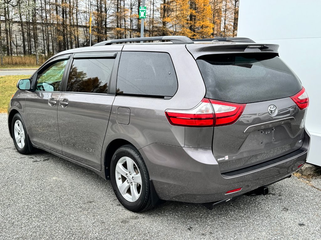 2016 Toyota Sienna LE 8 PLACES / HYPER PROPRE / BIEN ENTRETENU / in Thetford Mines, Quebec - 6 - w1024h768px