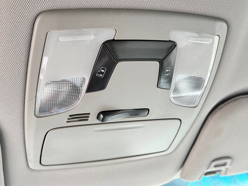 2016 Toyota Sienna LE 8 PLACES / HYPER PROPRE / BIEN ENTRETENU / in Thetford Mines, Quebec - 56 - w1024h768px