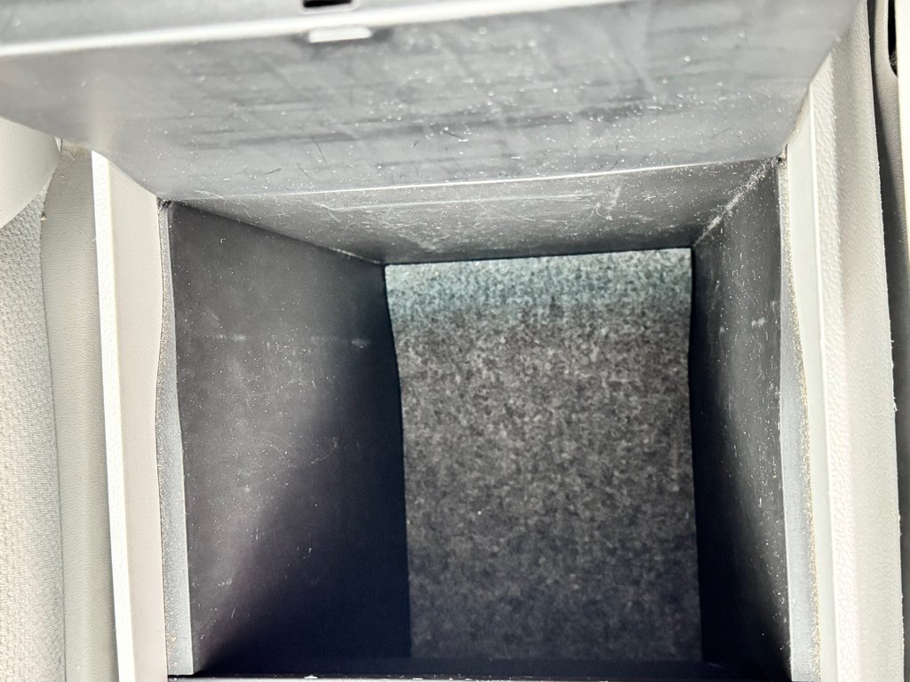 2016 Toyota Sienna LE 8 PLACES / HYPER PROPRE / BIEN ENTRETENU / in Thetford Mines, Quebec - 52 - w1024h768px