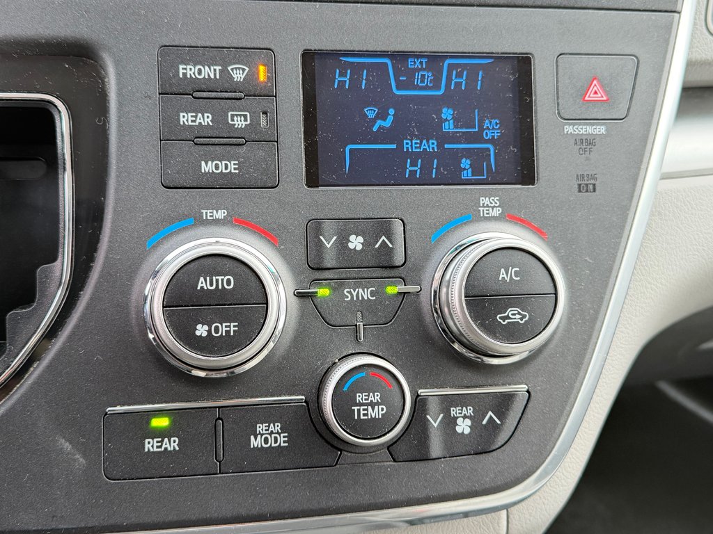 2016 Toyota Sienna LE 8 PLACES / HYPER PROPRE / BIEN ENTRETENU / in Thetford Mines, Quebec - 49 - w1024h768px