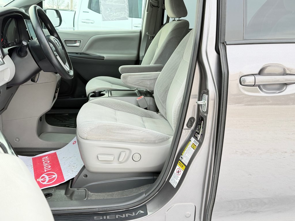 2016 Toyota Sienna LE 8 PLACES / HYPER PROPRE / BIEN ENTRETENU / in Thetford Mines, Quebec - 32 - w1024h768px