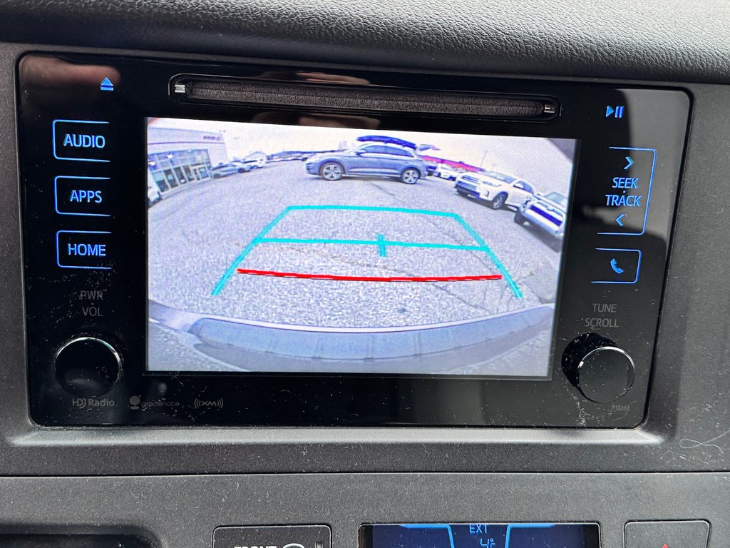 2016 Toyota Sienna LE 8 PLACES / HYPER PROPRE / BIEN ENTRETENU / in Thetford Mines, Quebec - 45 - w1024h768px