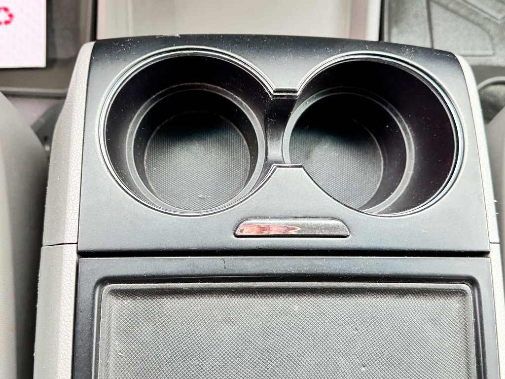 2016 Toyota Sienna LE 8 PLACES / HYPER PROPRE / BIEN ENTRETENU / in Thetford Mines, Quebec - 50 - w1024h768px